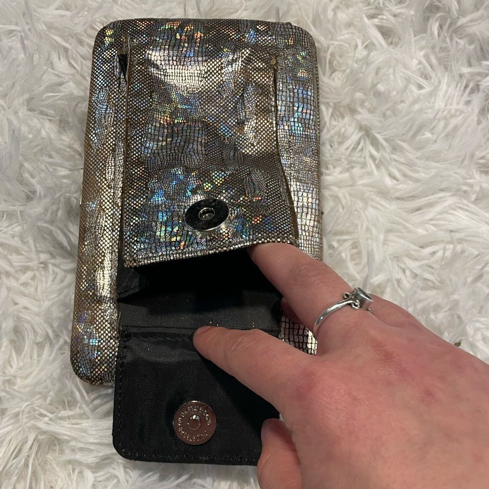 š„Host Pick!š„Ā Vintage Y2K HolographicāSilverāSnakeskināClutch - Picture 8 of 10